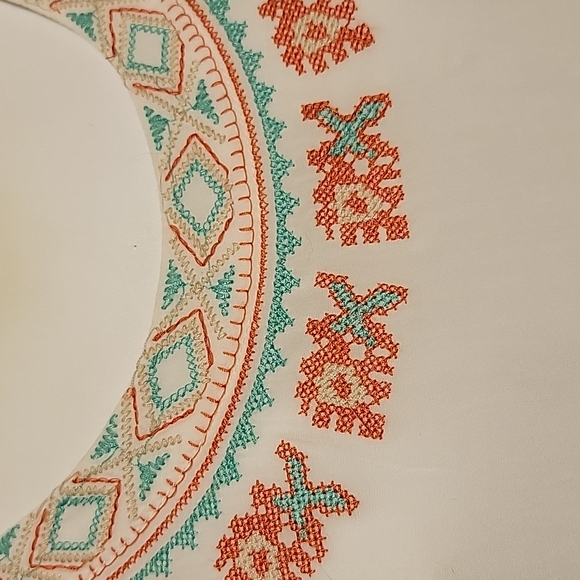 MUR MUR ..NWT.. Hand stiched White Tunic - Picture 2 of 7